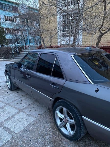 Mercedes-Benz E 300 1986