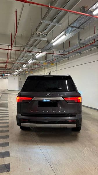 Toyota Sequoia 2023 — 2