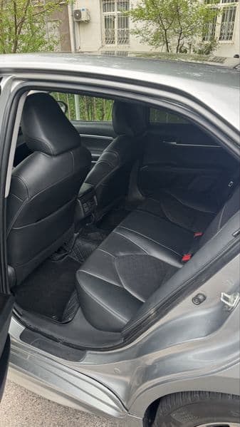 Toyota Camry 2021 — 4