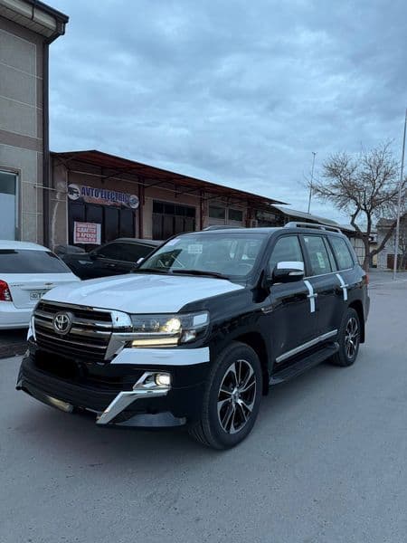 Toyota Land Cruiser 200 2021